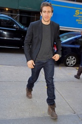Jake Gyllenhaal - Out & About In New York City 2014.11.03 - 7xHQ YFYvVTLv