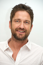 Gerard Butler - Gerard Butler - How To Train Your Dragon press conference portraits by Vera Anderson (Beverly Hills, March 20, 2010) - 19xHQ YddD8v7y