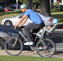 Josh Duhamel - took his son Axl for a bike ride in Santa Monica - March 7, 2015 - 32xHQ Ydh1EhqF