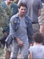 Tom Cruise - on the set of 'Oblivion' in Mammoth Lakes, California - July 11, 2012 - 18xHQ ZWc6mPOy