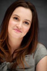 Leighton Meester - Country Strong press conference portraits by Vera Anderson (New York, December 6, 2010) - 6xHQ Zew8ExRN