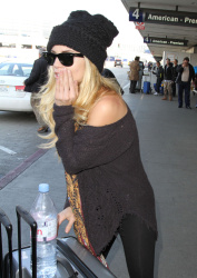 AnnaLynne McCord - At LAX airport in Los Angeles, 12 января 2015 (14xHQ) ZtJimdhs
