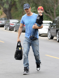 Josh Duhamel - Out for breakfast with his son in Brentwood - April 24, 2015 - 34xHQ ZzInqURc